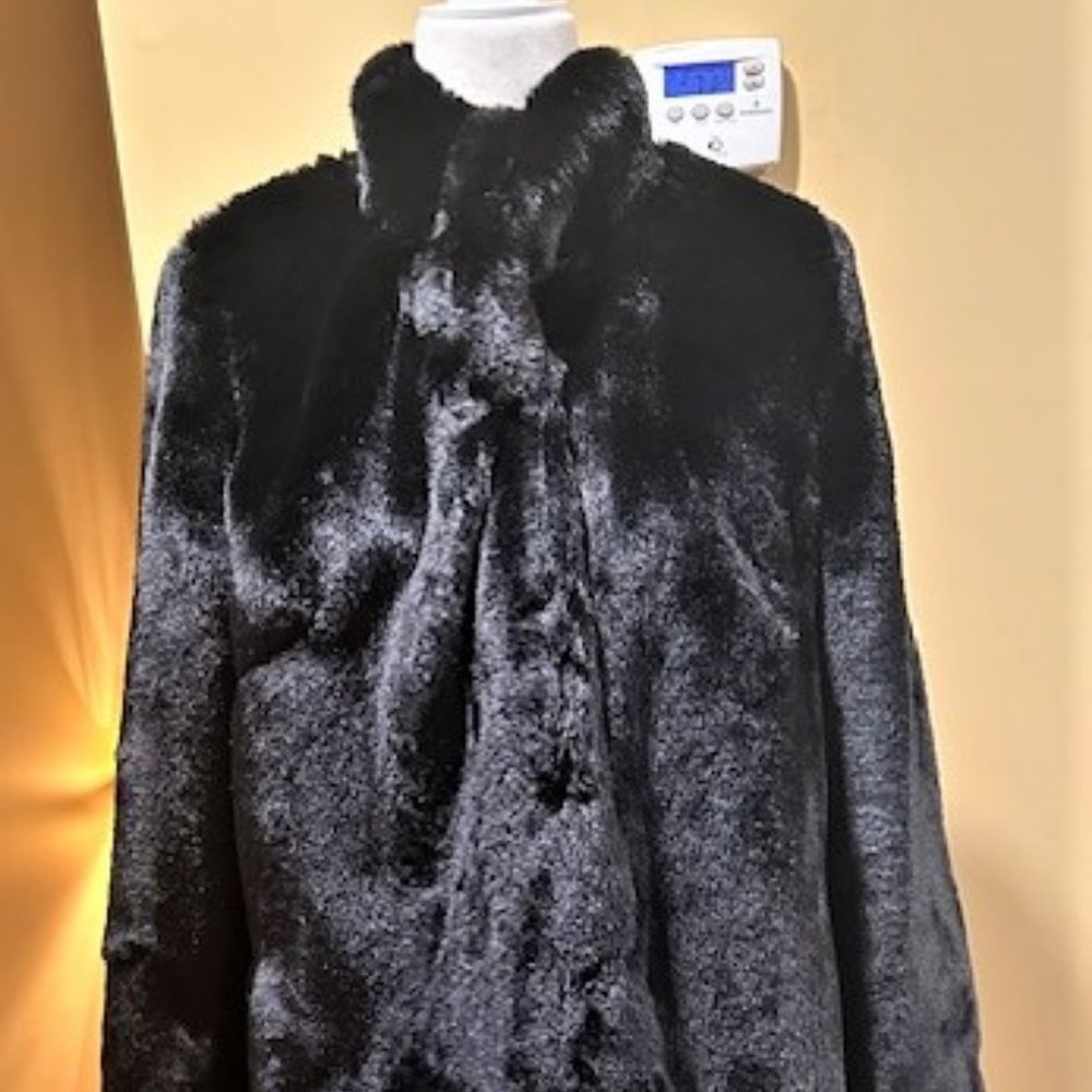 Beautiful Soft  New York & Company Black Faux Fur Coat Sz M